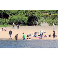 415_5935 Hamburg im Sommer - Baden in der Elbe. | 